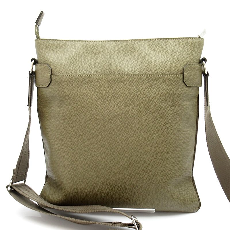 Louis Vuitton Sacha Taiga Shoulder Bag Polaire — view 4
