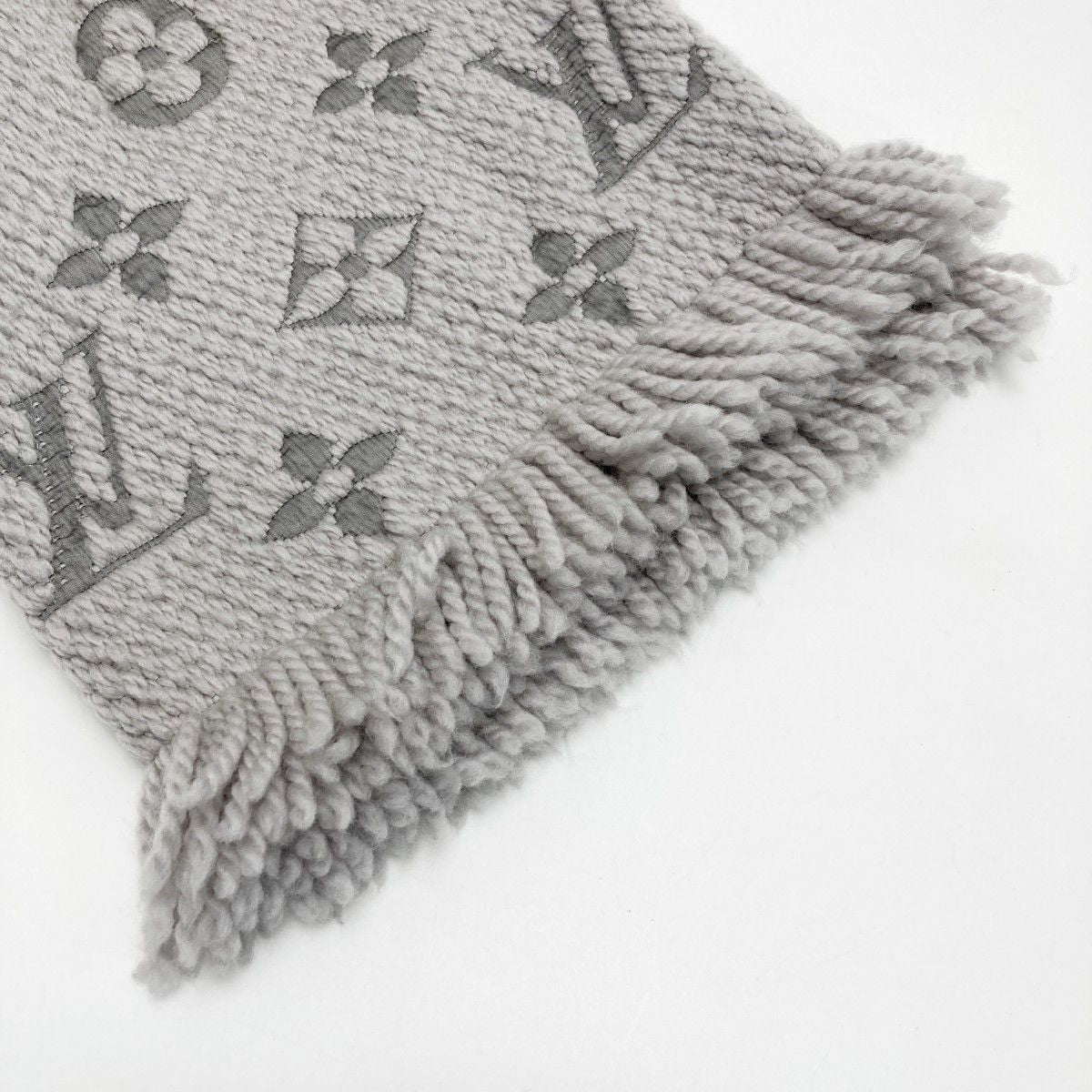 Louis Vuitton Logomania Scarf Gray Perlee Wool 94% Silk — view 4
