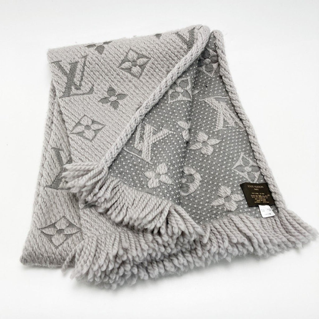 Louis Vuitton Logomania Scarf Gray Perlee Wool 94% Silk — view 2
