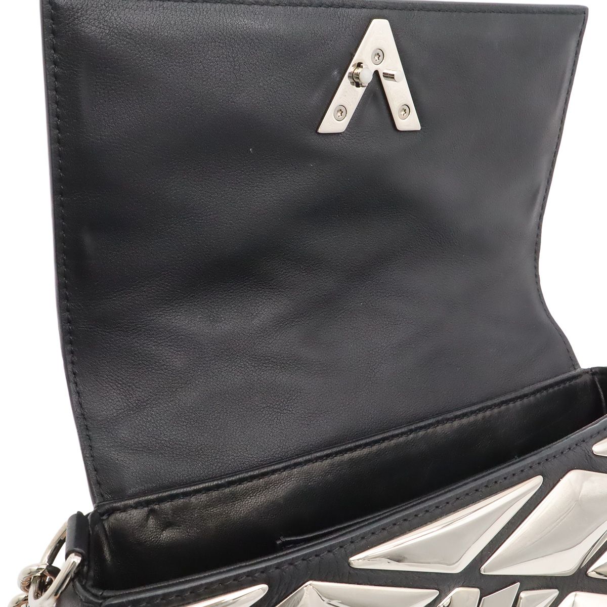 Louis Vuitton Maltage Chain Shoulder Bag Matelasse Pattern Metal Leather Silver — view 6