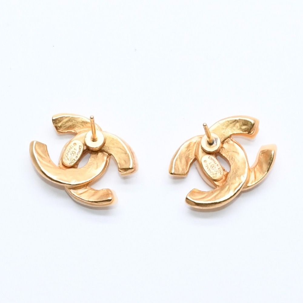Chanel CC Logo Earrings Stamp Metal Gold Ivory — view 7