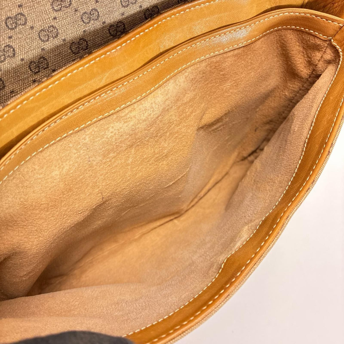 Gucci Shoulder Bag Micro GG Leather Gold — view 6