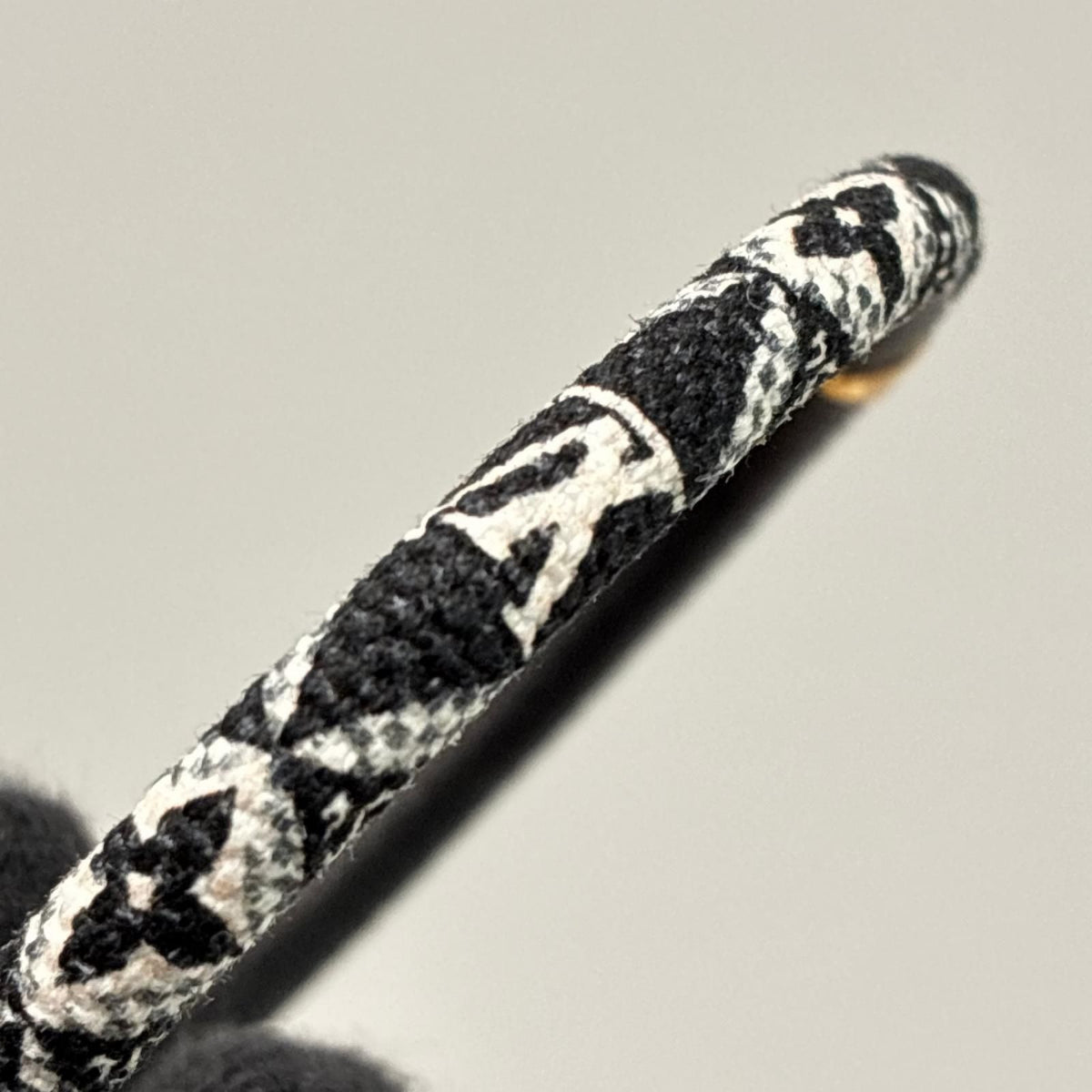 Louis Vuitton Bracelet LV Confidential Bicolor Box Cloth — view 8