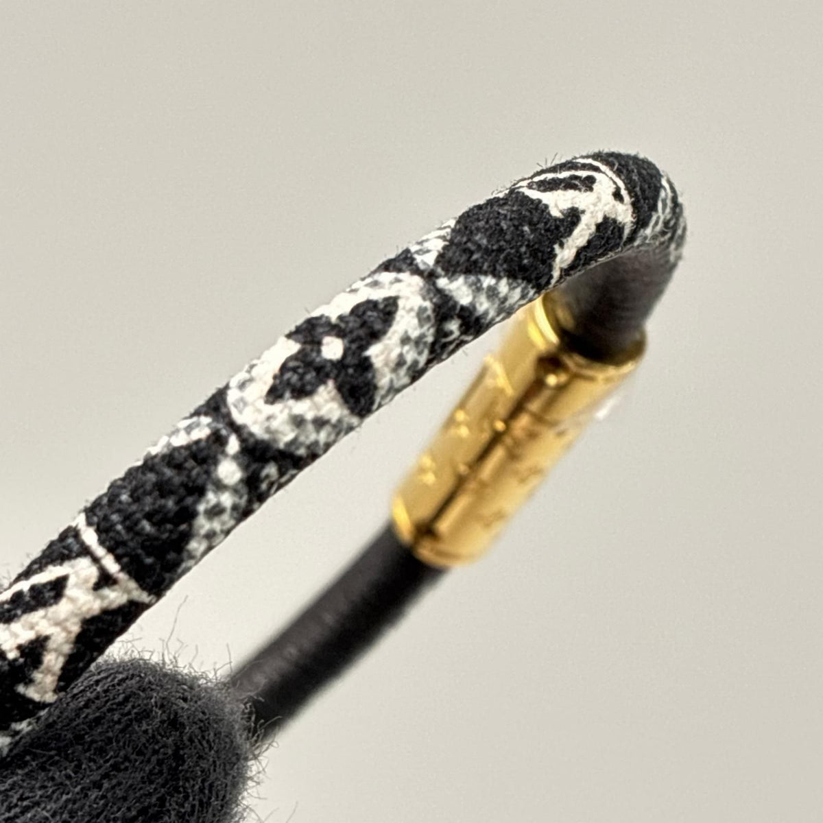 Louis Vuitton Bracelet LV Confidential Bicolor Box Cloth — view 7