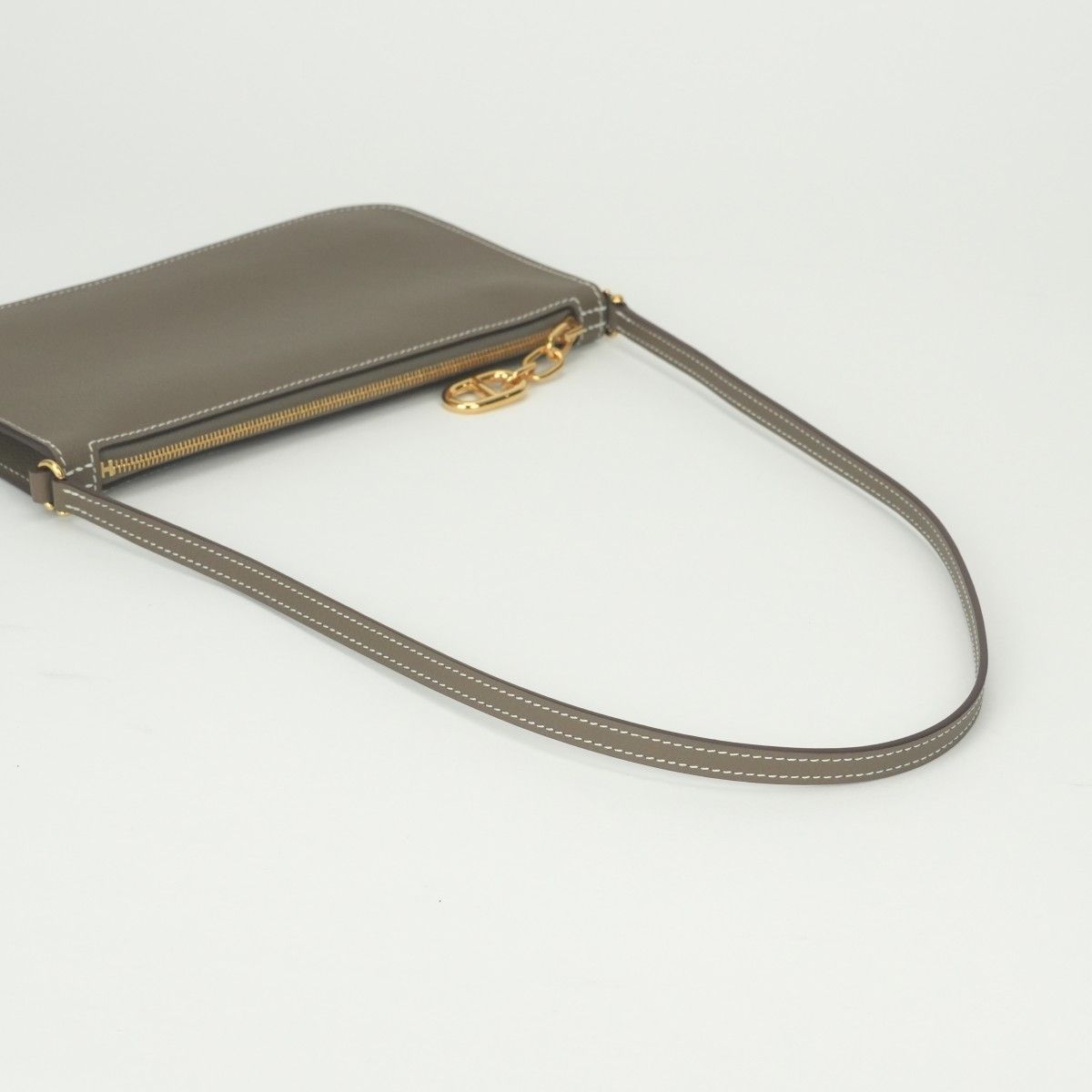 Hermes Zipengo to Go Shoulder Bag Evercolor Etoupe Gray Gold Pouch Clutch — view 4