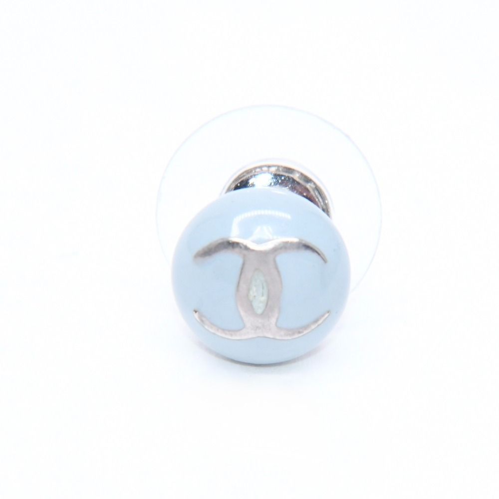 Chanel CC Logo Round Stud Single Earrings 03C Stamp Blue Silver Metal Resin — view 2