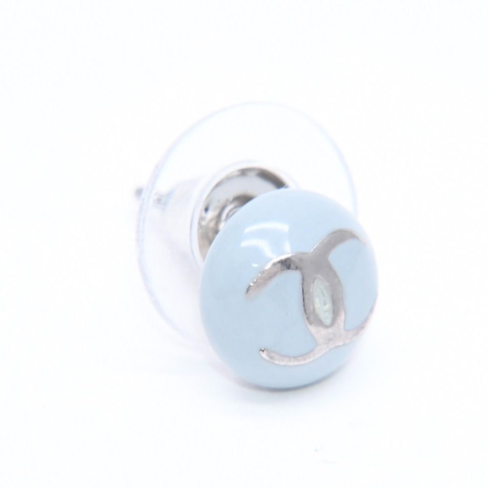 Chanel CC Logo Round Stud Single Earrings 03C Stamp Blue Silver Metal Resin — view 3