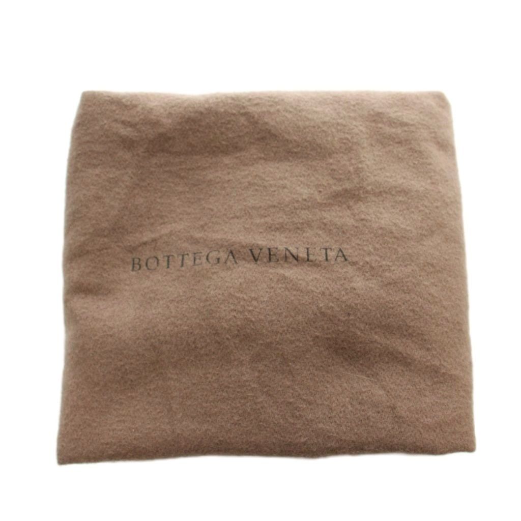 Bottega Veneta the Pouch Clutch Leather Solid Beige — view 7