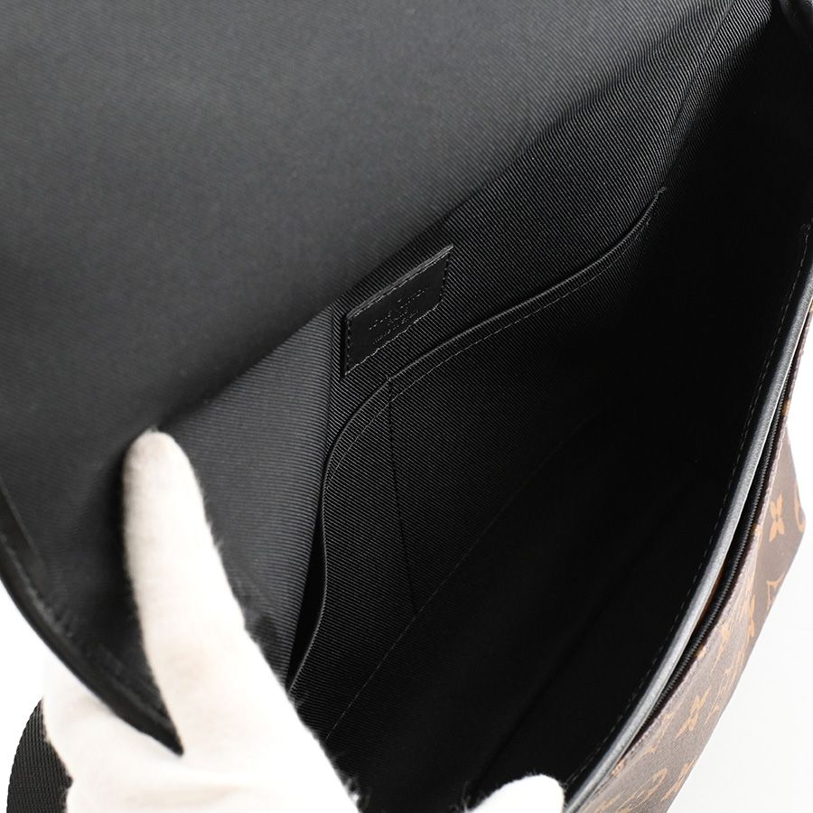Louis Vuitton Shoulder Bag Magnetic Messenger — view 4