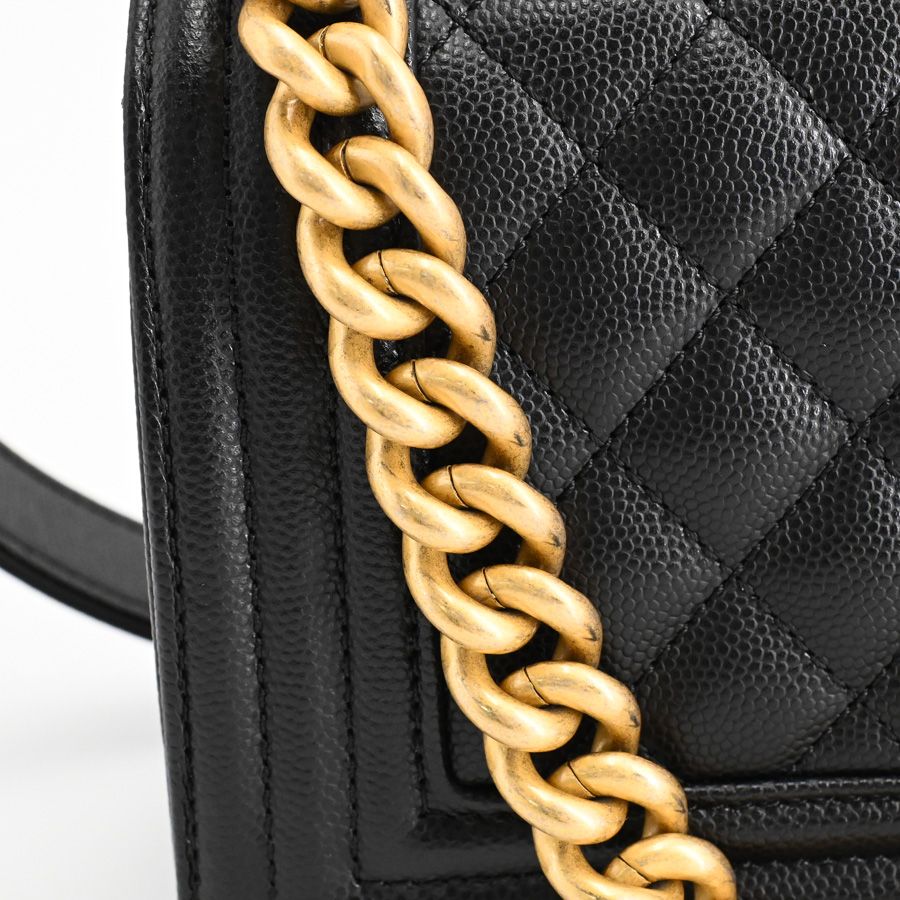 Chanel Shoulder Bag Boy Small — view 7