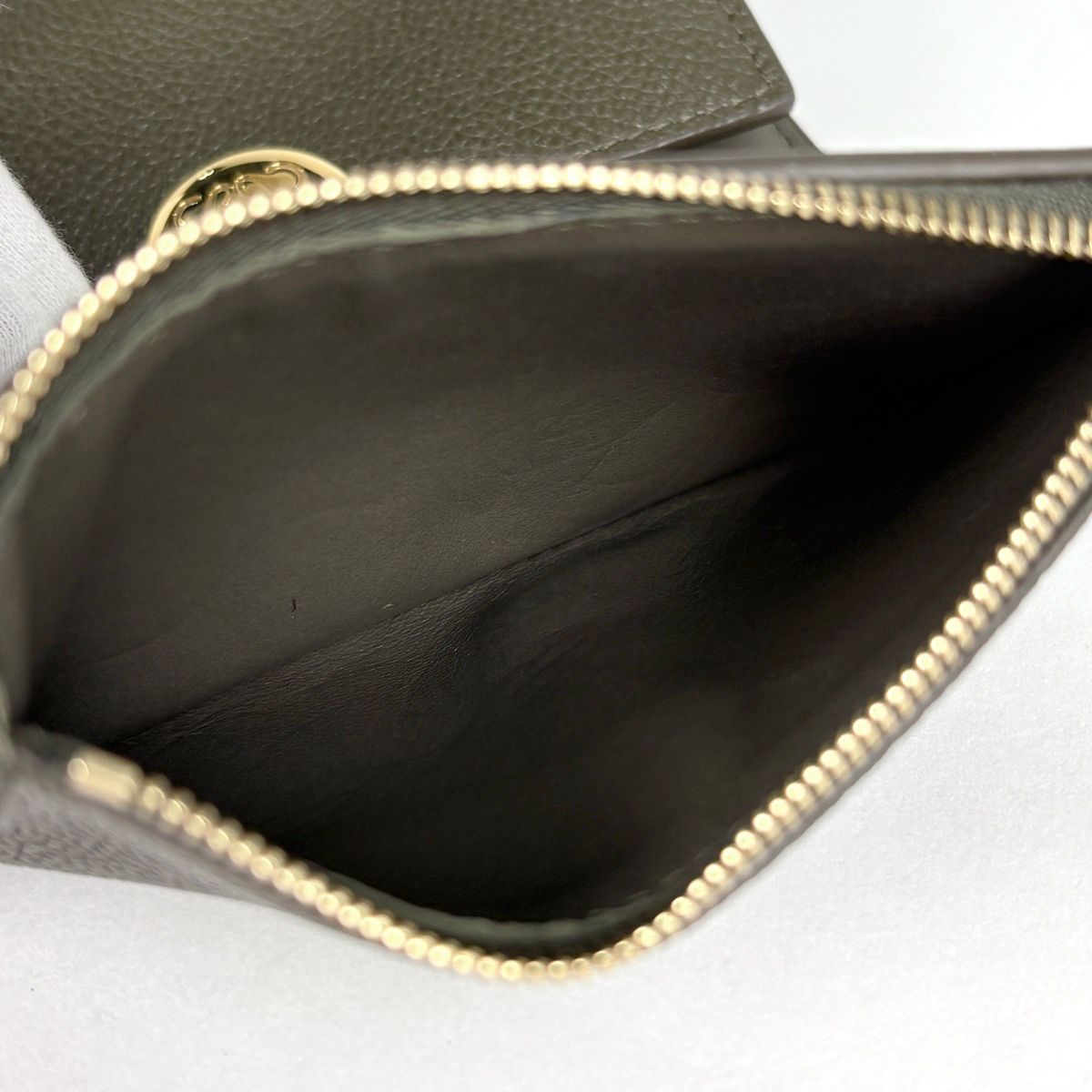Loewe Pebble Vertical Wallet Small Trifold Leather Dark Khaki Green — view 5