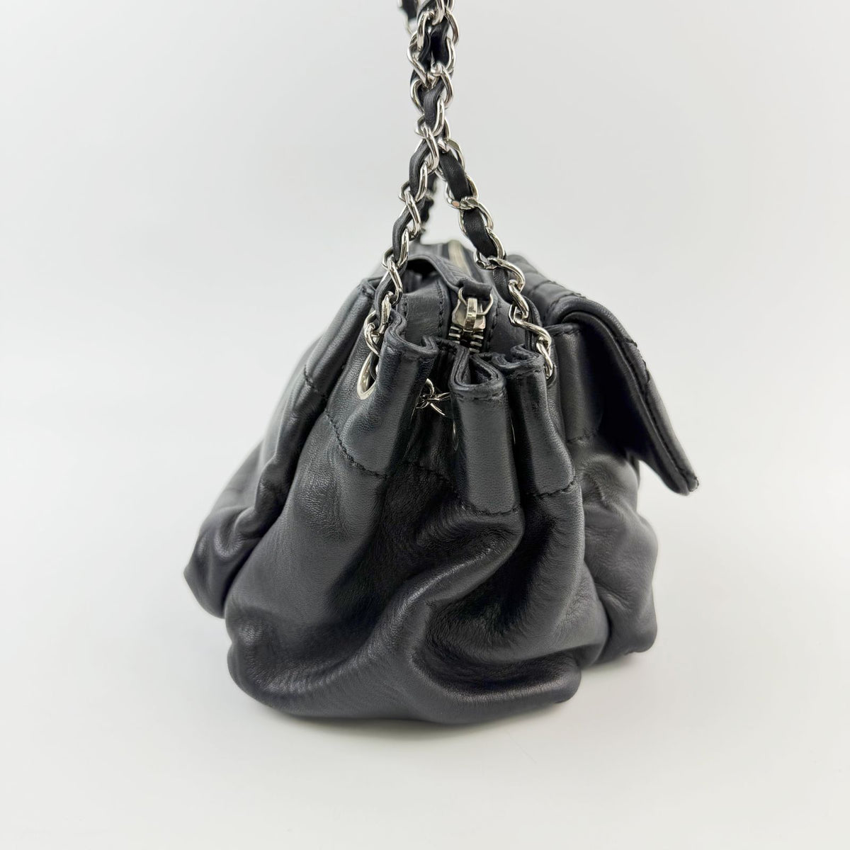 Chanel Quilted CC Logo Gathered Chain Shoulder Bag Leather Black Silver Seal — view 4