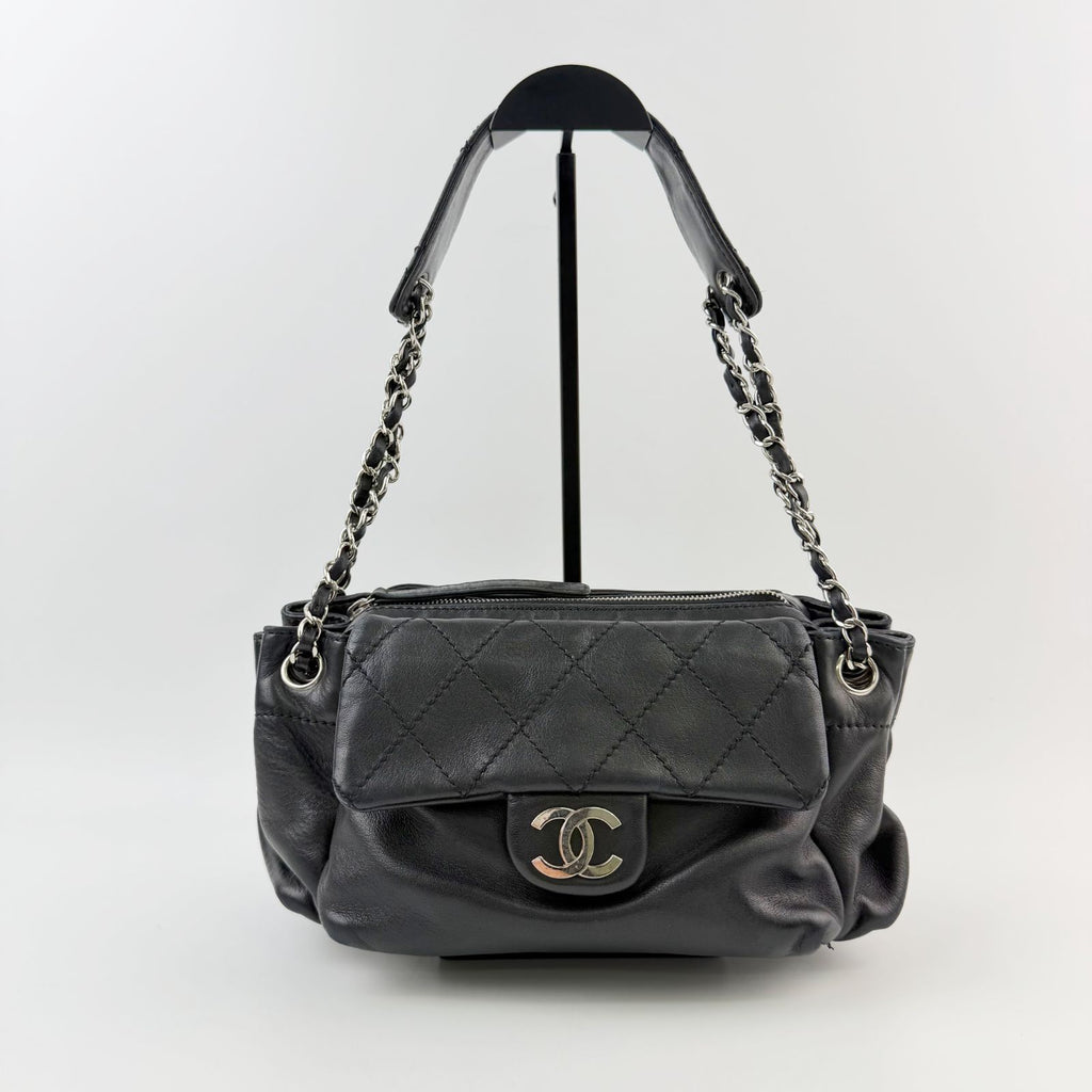 Chanel Quilted CC Logo Gathered Chain Shoulder Bag Leather Black Silver Seal — view 2