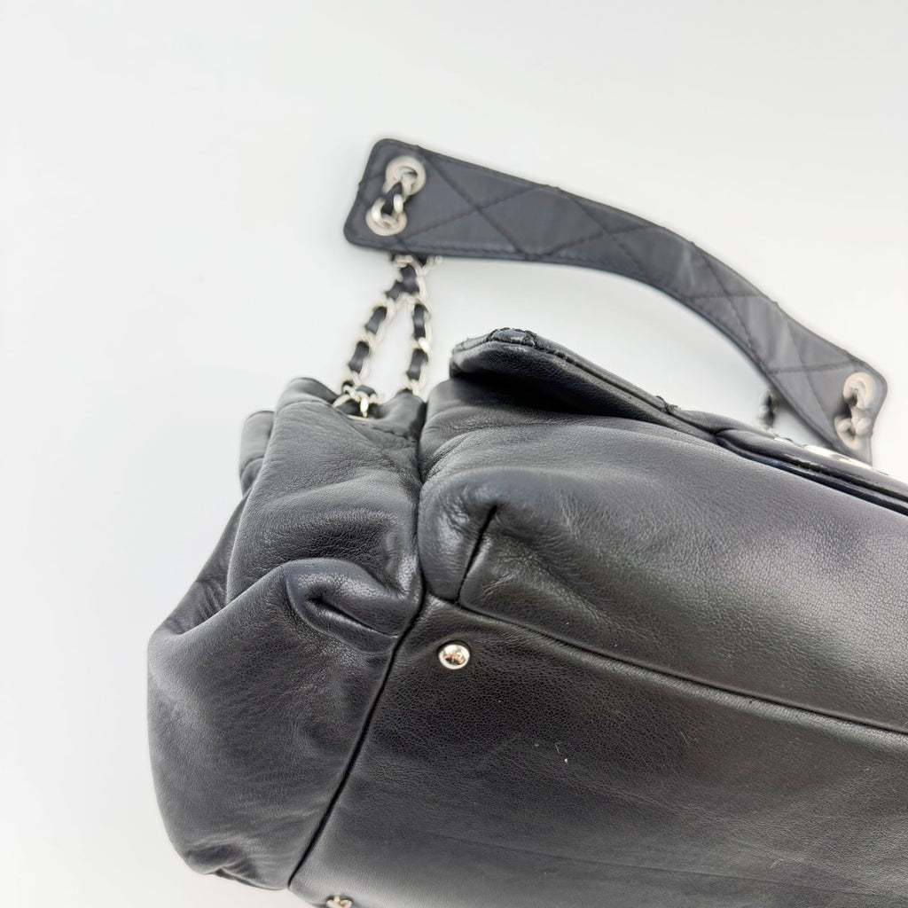 Chanel Quilted CC Logo Gathered Chain Shoulder Bag Leather Black Silver Seal — view 7