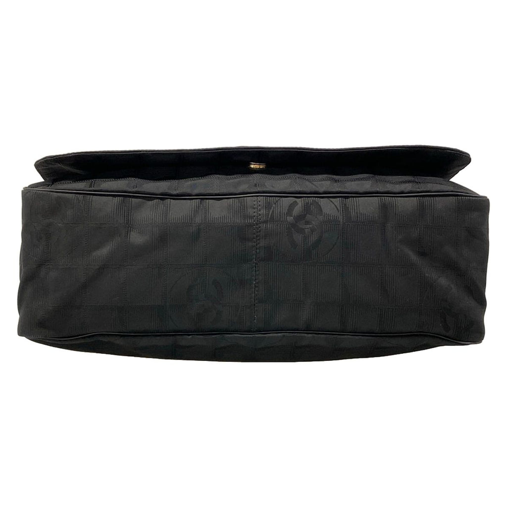 Chanel Shoulder Bag New Travel Line Black Gold Leather — view 5