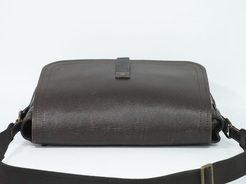 Louis Vuitton LV Omaha Utah Leather Shoulder Bag Cafe Dark Brown — view 5