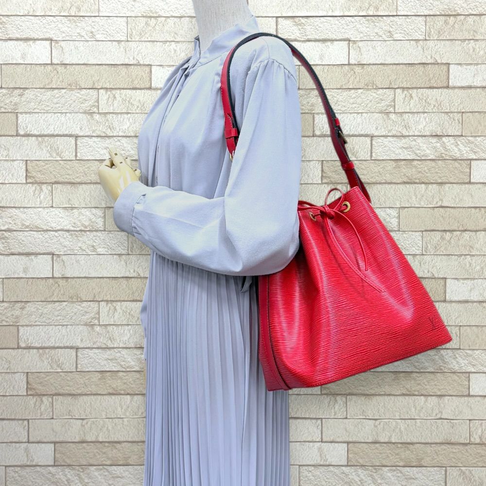 Louis Vuitton Petit Noe Epi Shoulder Bag Red — view 2