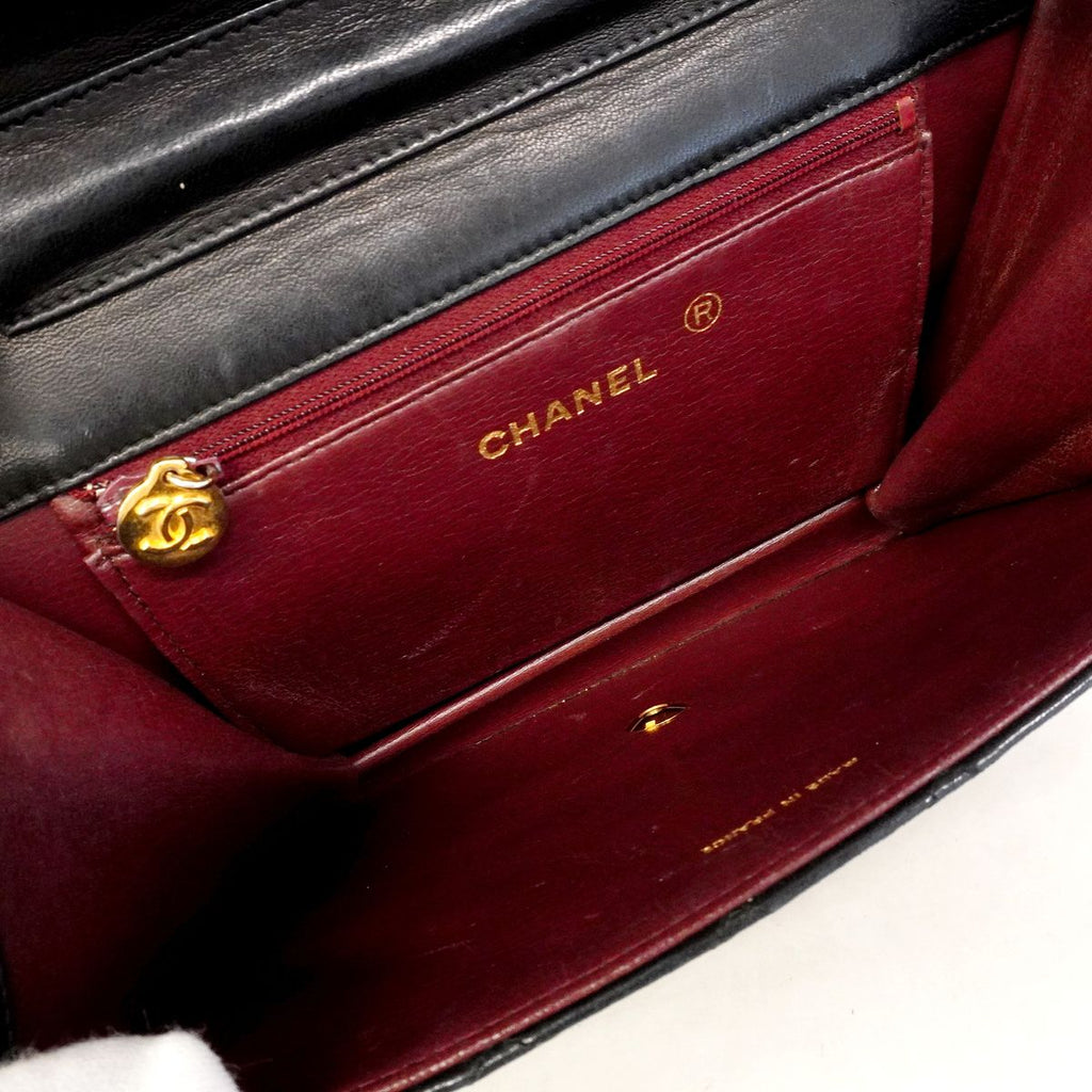 Chanel Shoulder Bag Quilted Lambskin Black Gold — view 4