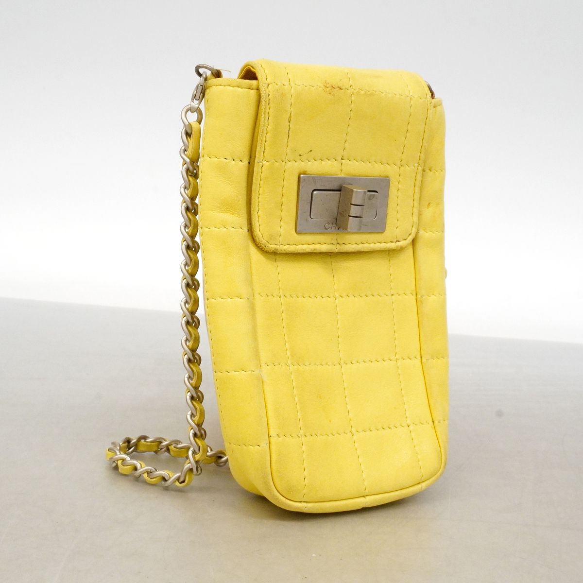 Chanel Shoulder Bag 2.55 Choco Bar Lambskin Yellow Silver — view 2