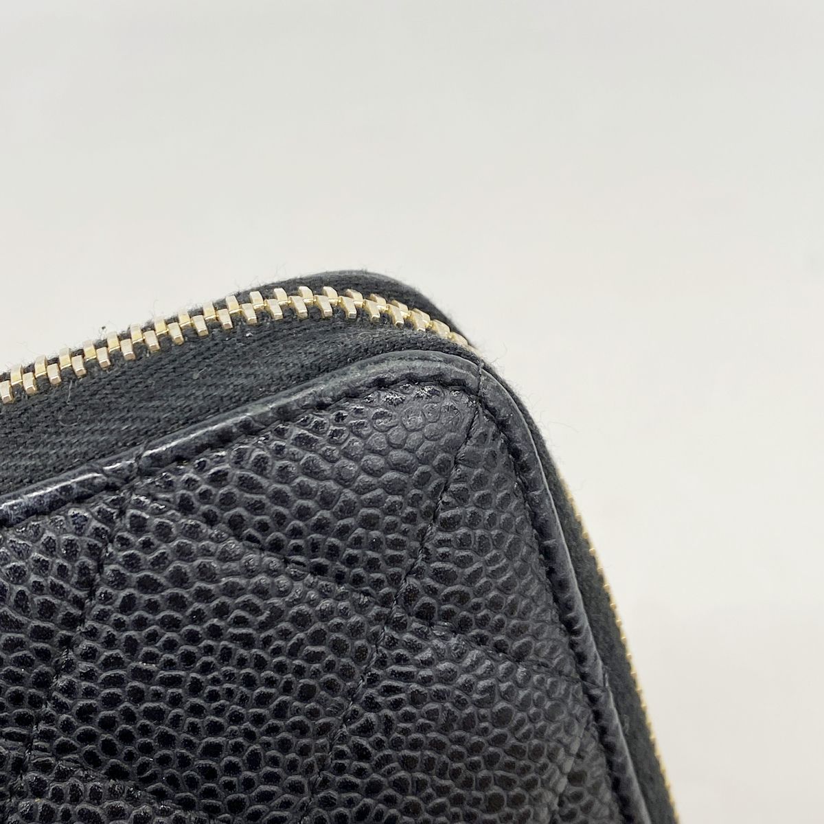 Chanel Wallet Quilted Caviar Leather Black Gold — view 6