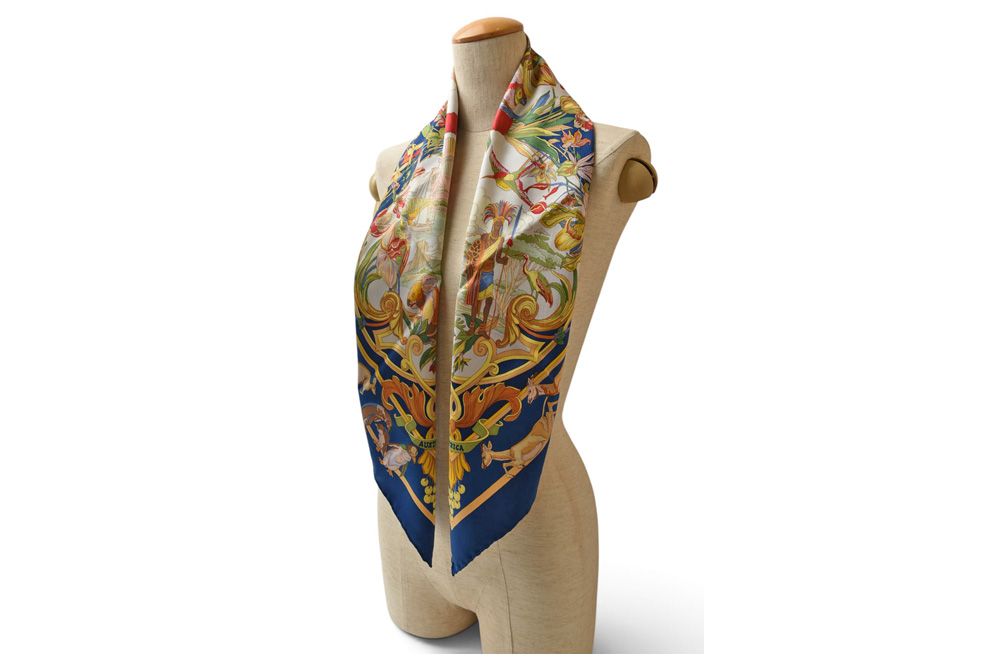 Gucci Scarf Shawl Vintage Five Continents Animal Print Silk Navy — view 8