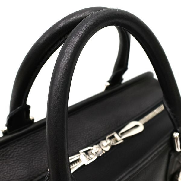 Loewe Amazona 28 Clutch — view 3