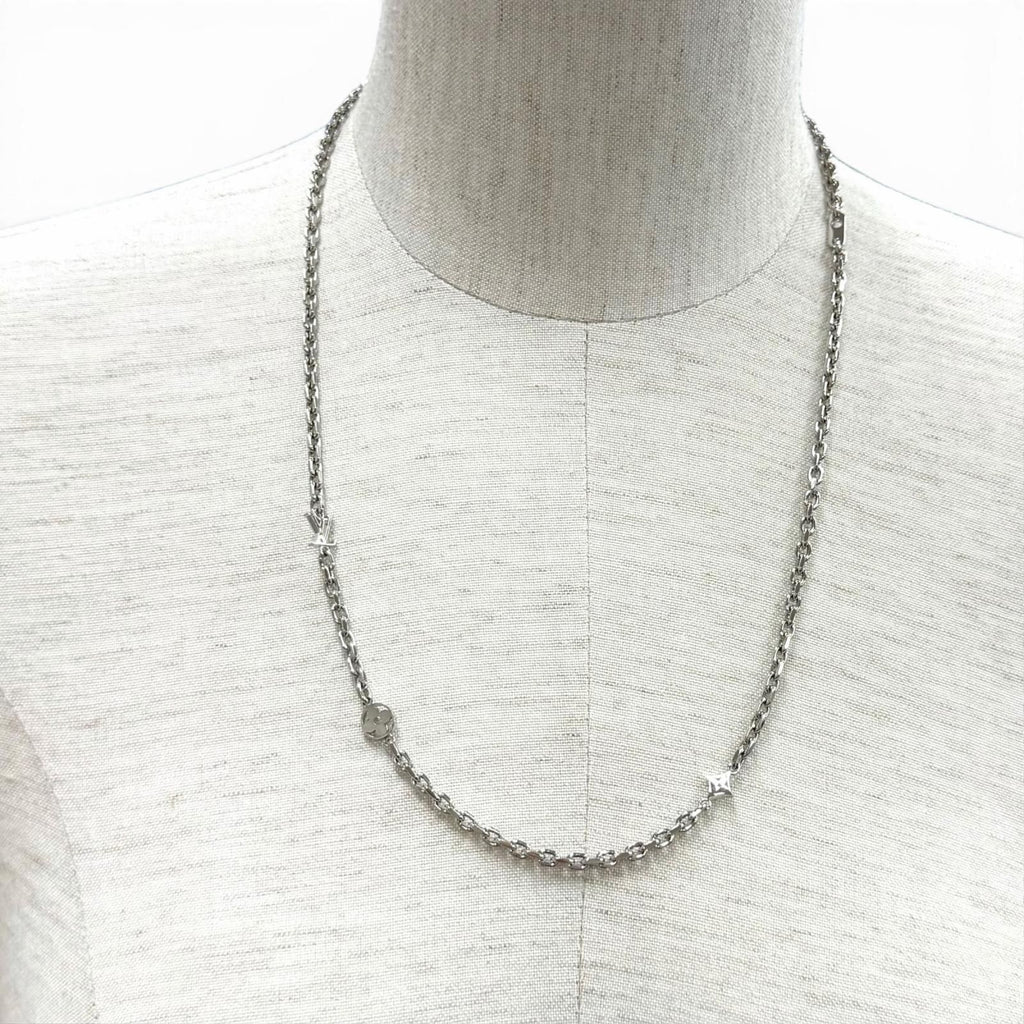Louis Vuitton Chain LV Yours Palladium LV Logo Monogram Flower Necklace — view 3