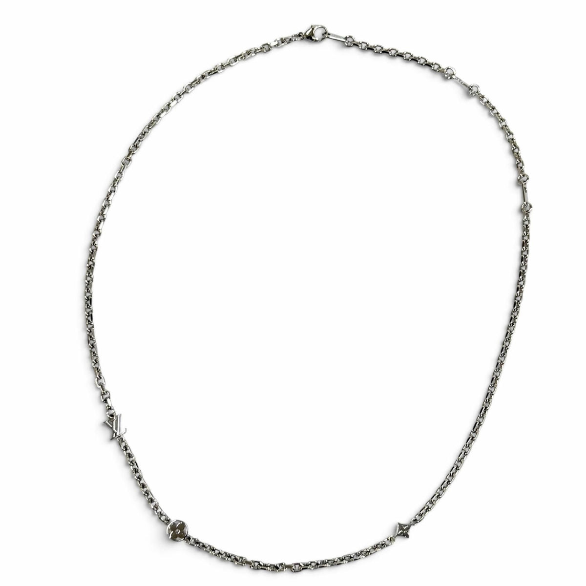 Louis Vuitton Chain LV Yours Palladium LV Logo Monogram Flower Necklace