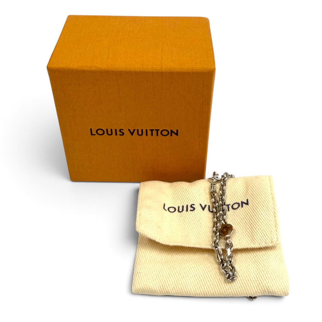 Louis Vuitton Chain LV Yours Palladium LV Logo Monogram Flower Necklace — view 2