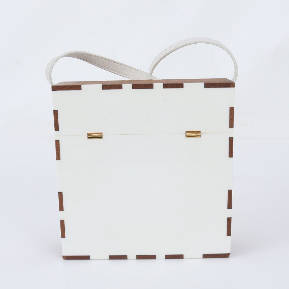 Bottega Veneta Daisy Leather Shoulder Bag Crossbody Gold — view 3