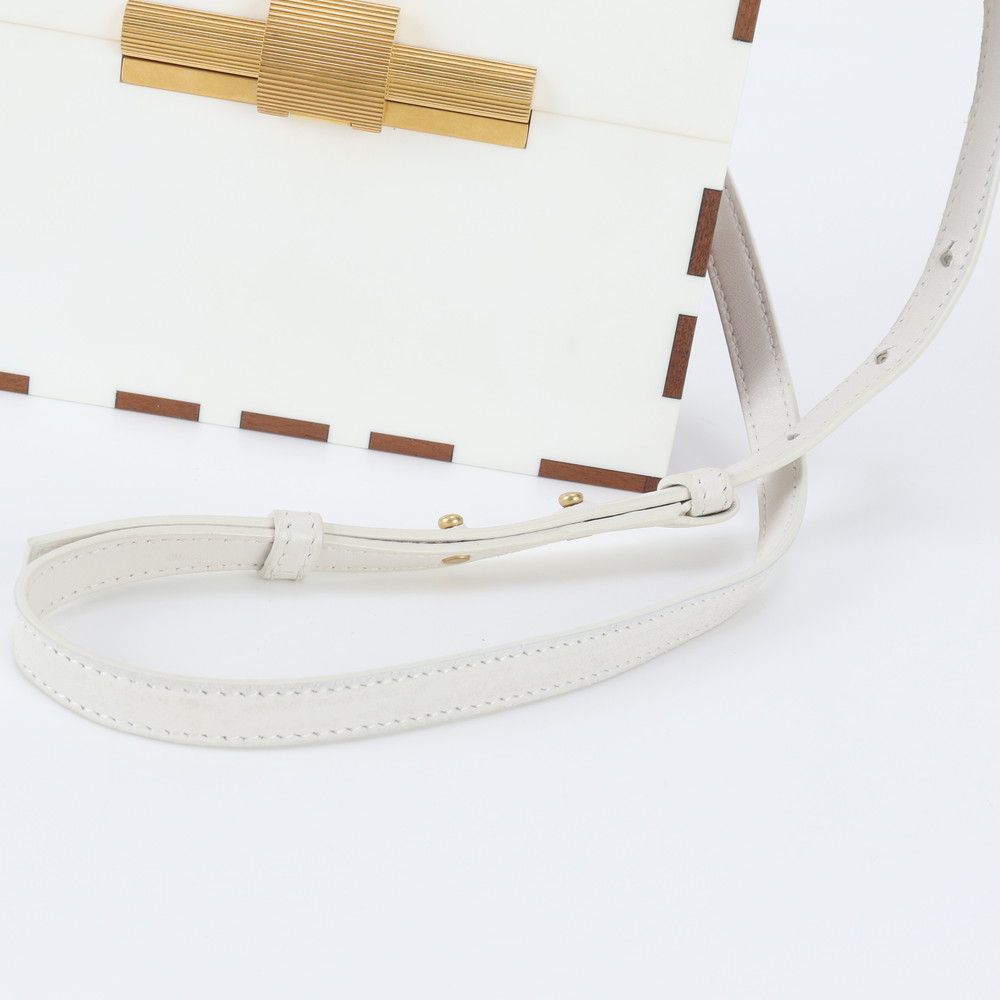 Bottega Veneta Daisy Leather Shoulder Bag Crossbody Gold — view 2