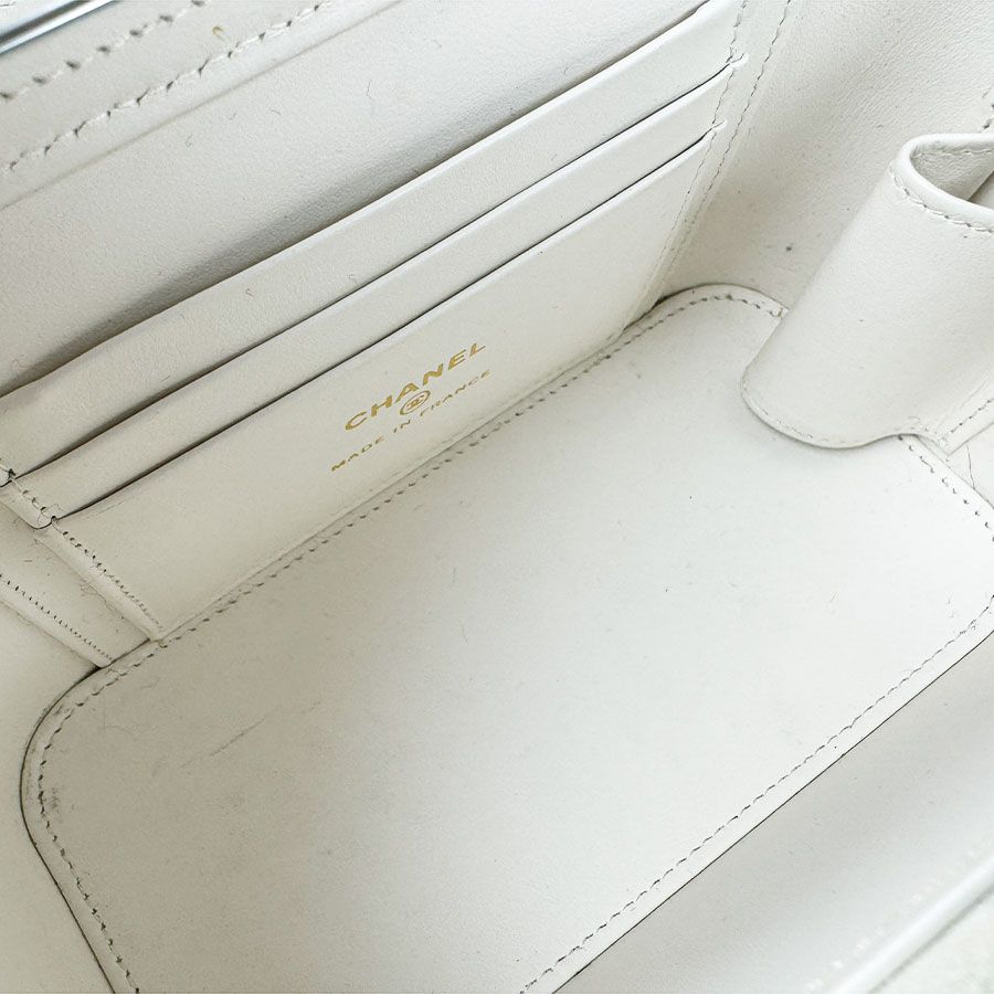 Chanel Shoulder Bag Vanity Case — view 5