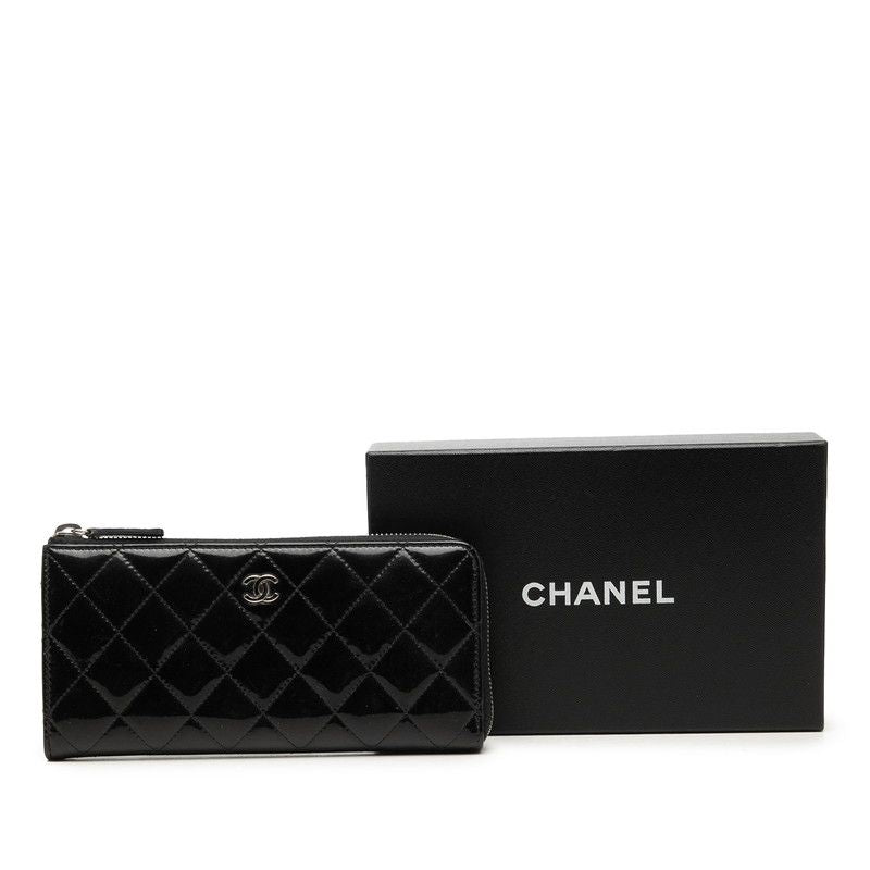 Chanel CC Logo Quilted Wallet Black Patent Leather — view 7