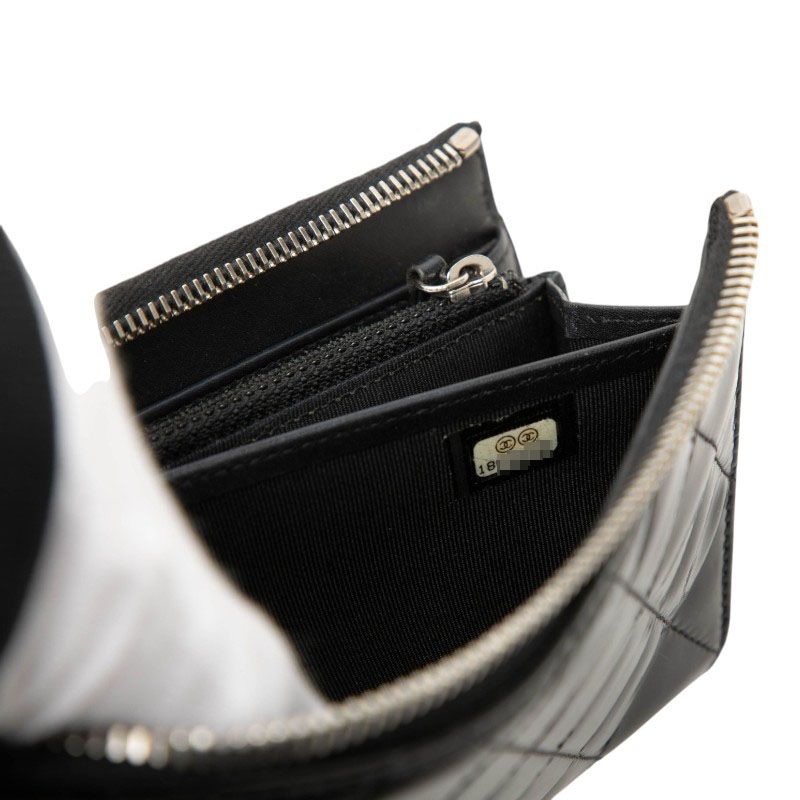 Chanel CC Logo Quilted Wallet Black Patent Leather — view 6