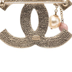 Chanel CC Logo Heart Motif Brooch 05A Gold Plated Faux Pearl — view 3