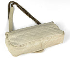 Chanel Shoulder Bag CC Logo Caviar Leather White — view 2