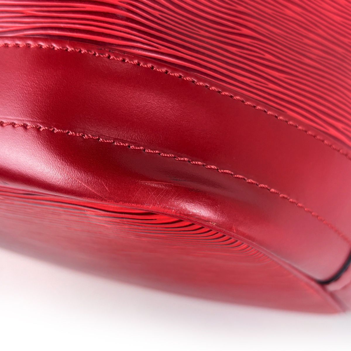 Louis Vuitton Noe Shoulder Bag Drawstring Epi Castilian Red — view 3