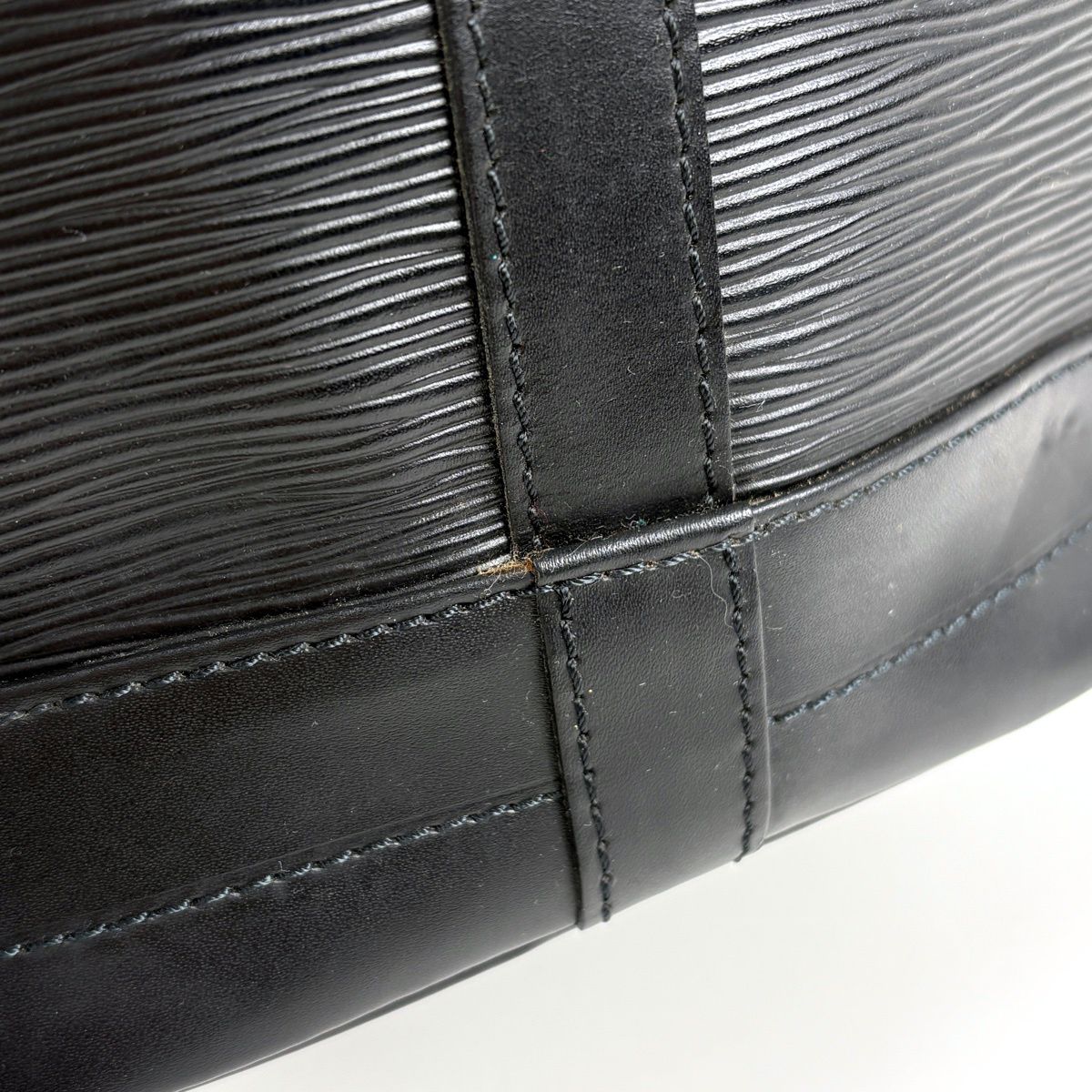 Louis Vuitton Shoulder Bag Drawstring Epi Noir — view 4