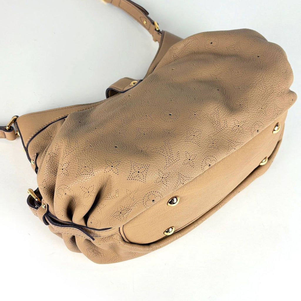 Louis Vuitton XS Shoulder Bag Perforated Monogram Mahina Bisqui — view 2