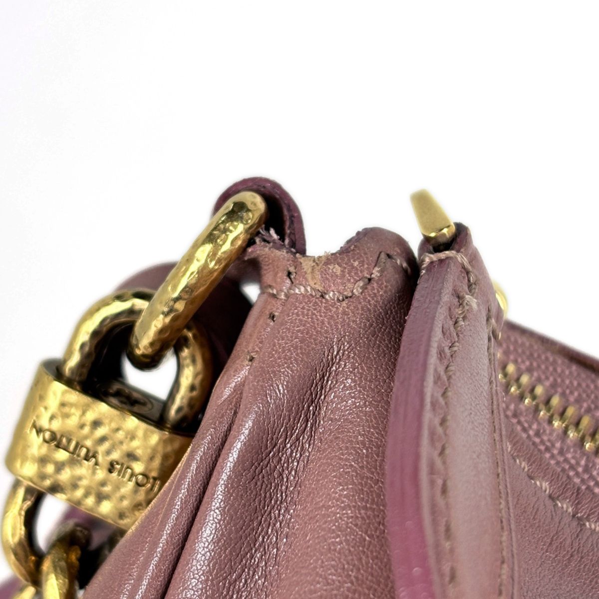 Louis Vuitton Pochette Accessoires MM Shoulder Bag Leather Rose — view 4