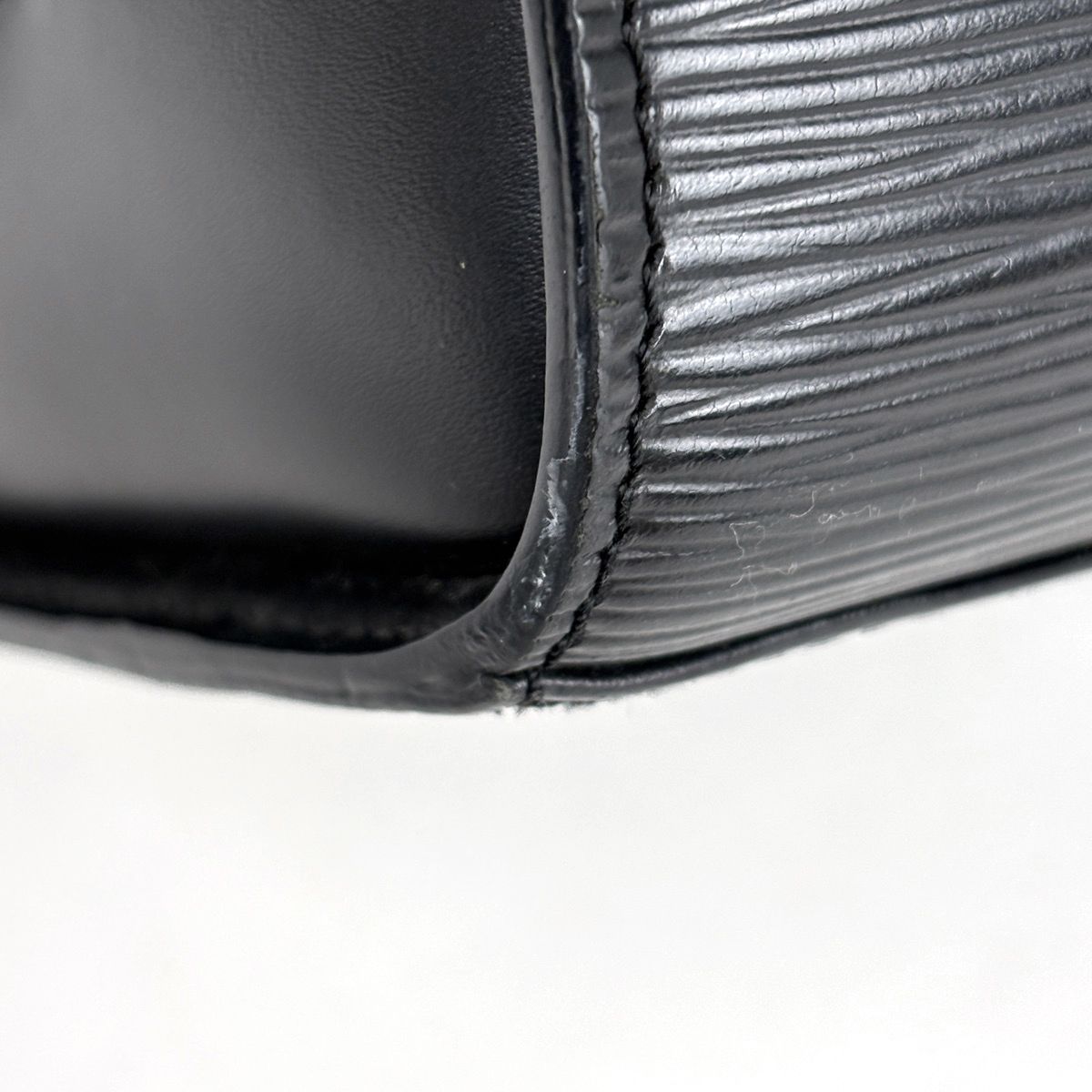 Louis Vuitton Pont Neuf Handbag Epi Noir — view 3