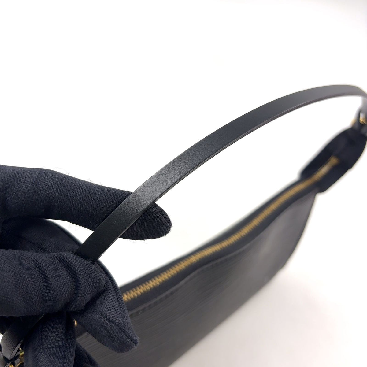 Louis Vuitton Pochette Accessoires Epi Noir Leather Black Handbag Gold — view 5