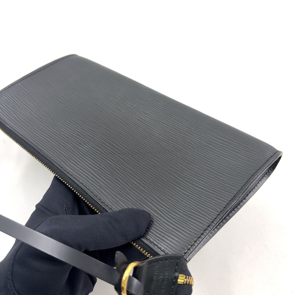 Louis Vuitton Pochette Accessoires Epi Noir Leather Black Handbag Gold — view 8