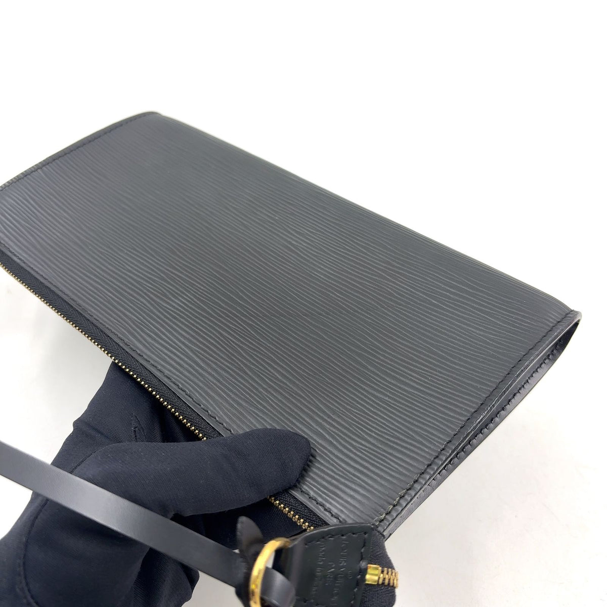 Louis Vuitton Pochette Accessoires Epi Noir Leather Black Handbag Gold — view 8