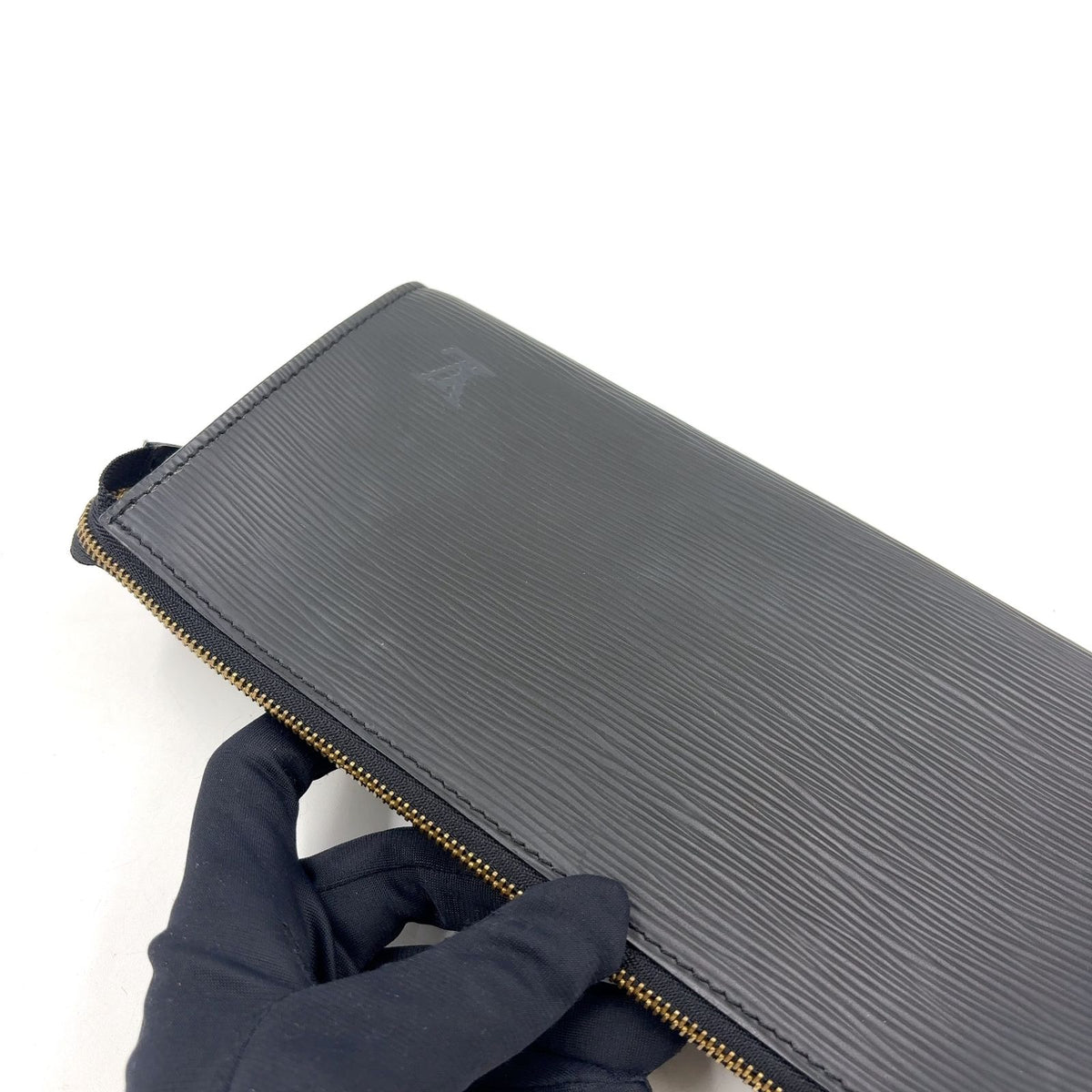 Louis Vuitton Pochette Accessoires Epi Noir Leather Black Handbag Gold — view 7