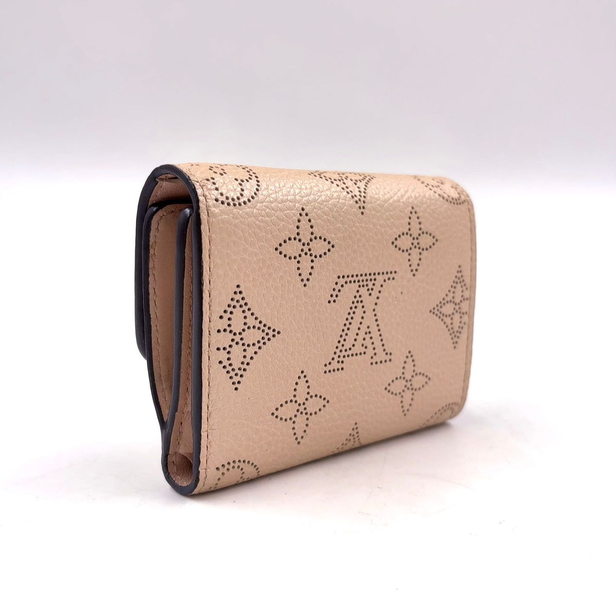 Louis Vuitton Portefeuille Iris XS Mahina Magnolia Leather Pink Beige Trifold — view 2