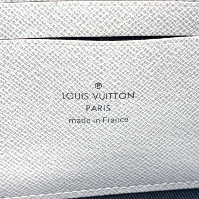 Louis Vuitton Pochette Discovery PM Leather White Pouch Silver — view 4