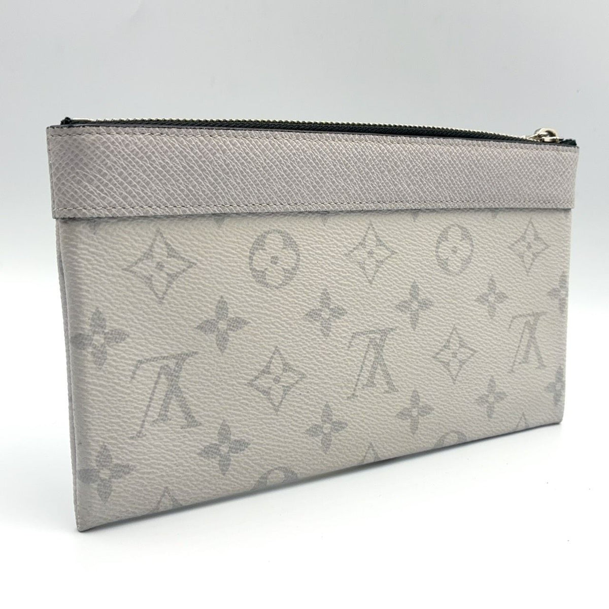 Louis Vuitton Pochette Discovery PM Leather White Pouch Silver — view 2