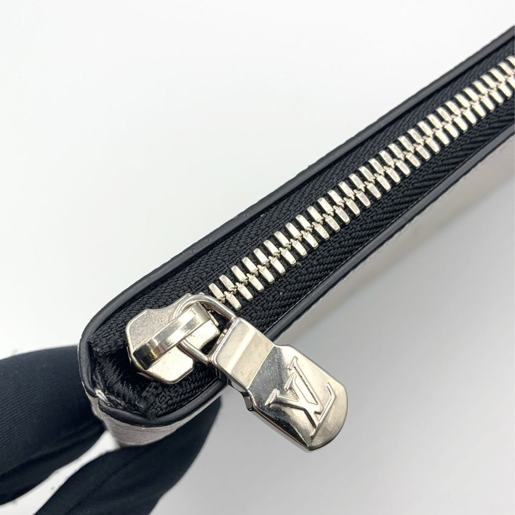 Louis Vuitton Pochette Discovery PM Leather White Pouch Silver — view 6
