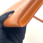 Louis Vuitton Accessoires Epi Pouch Light Brown Handbag Gold — view 7